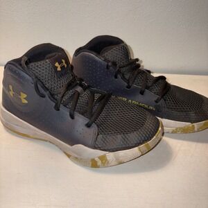 Under Armour Basketball Shoes Athletic‎ Sneakers High Top Youth Size 6Y